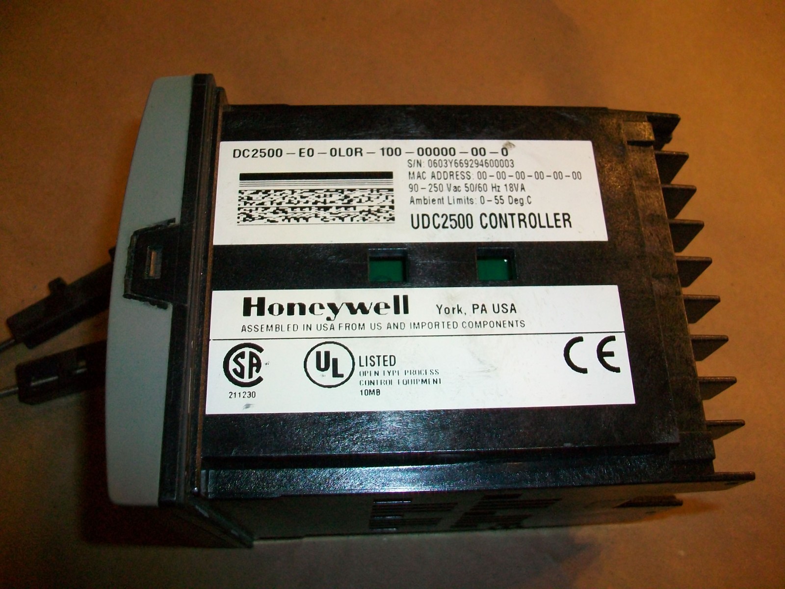 Honeywell Temperature Controller DC2500-E0-0LR0-100-00000-00-0 USED