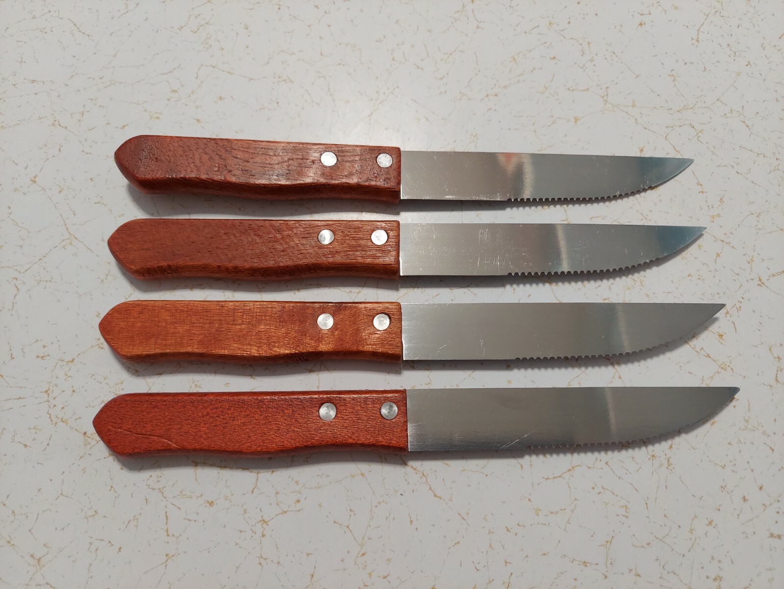 LOT OF 100 COMMERCIAL STYLE STEAK KNIVES WOOD HANDLES RESTAURANT OR STEAKHOUSE