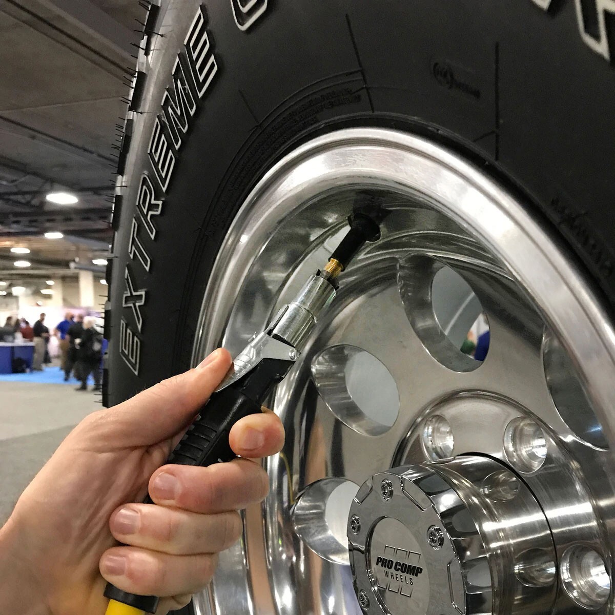 LOCKNFLATE® LOCKING AIR CHUCK