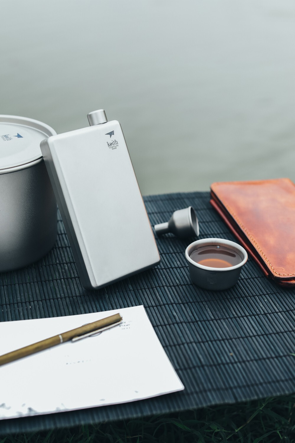 Keith Titanium Ti9306 Pocket Flask with Funnel - 4.0 fl oz (Shipped from USA)