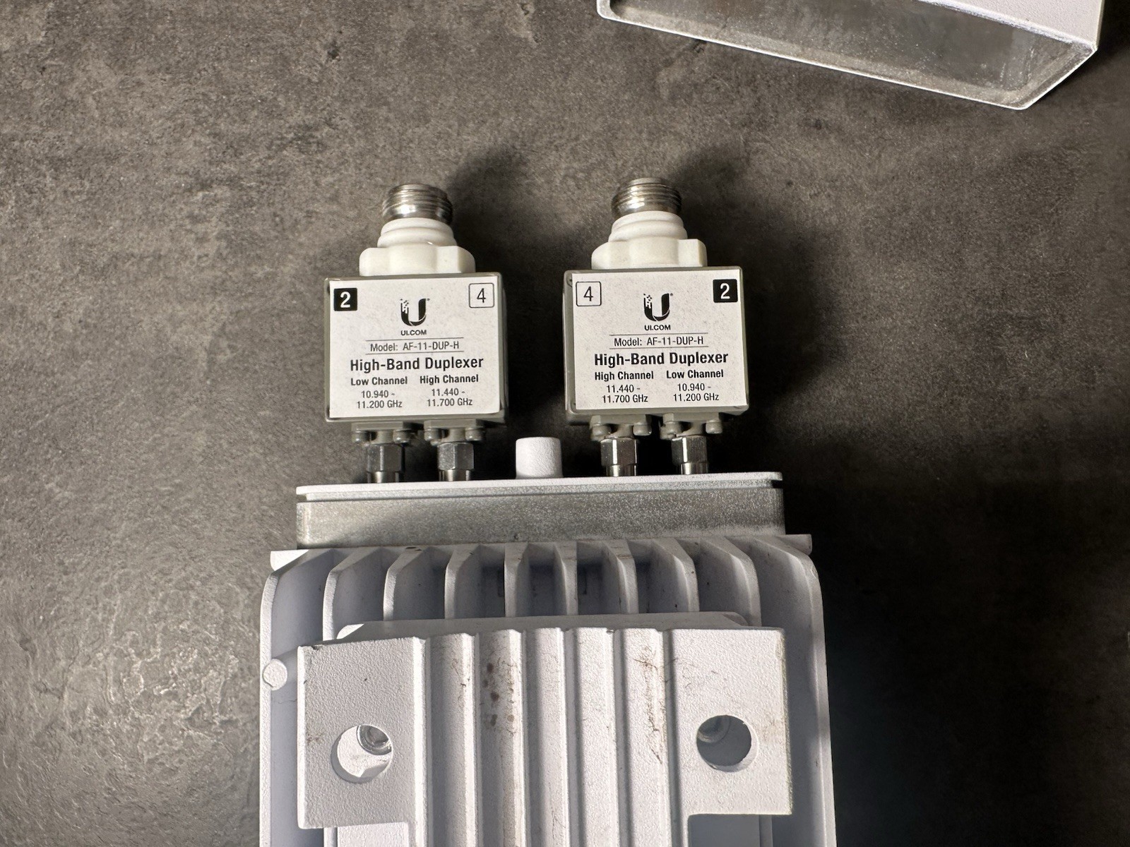 Ubiquiti AF-11FX - Working Radio With TWO AF-11-DUP-H Duplexers Missing Shroud