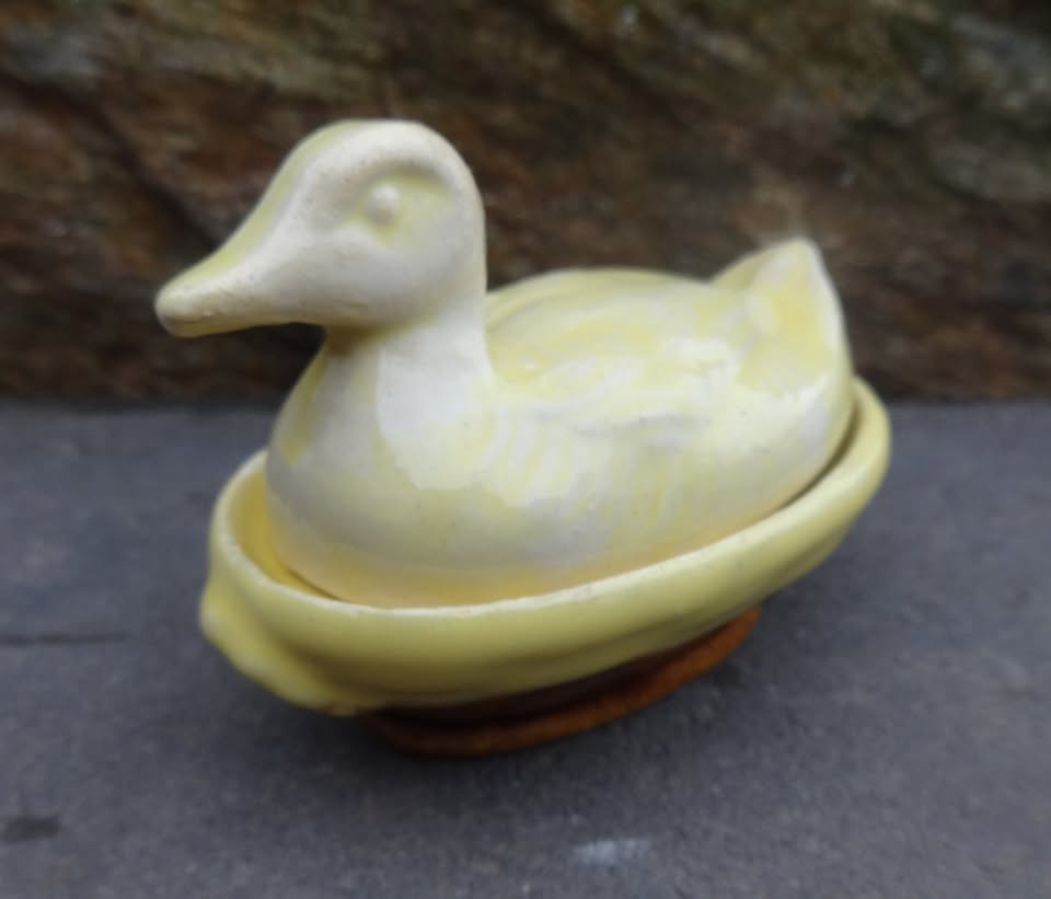 1920s Majolica Pottery Yellow Duck-on-Nest Open Salt Dip, Cellar, Dish!