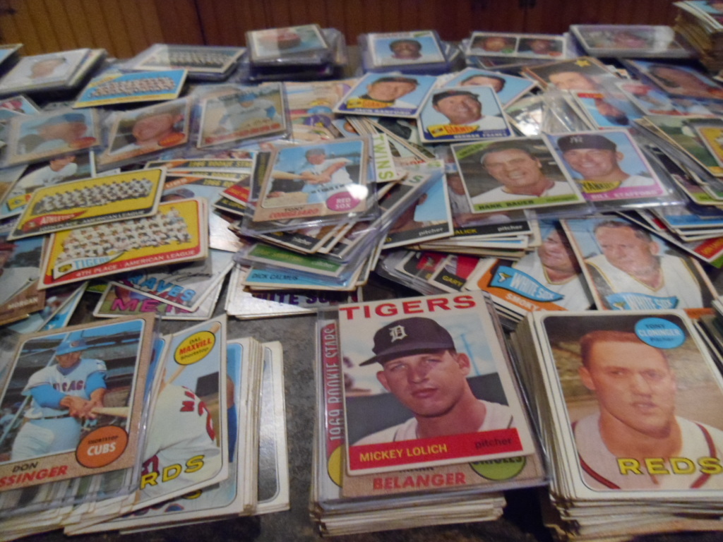 HUGE ESTATE FIND OF VINTAGE SPORTSCARDS WITH OLD UNOPENED PACKS LIQUIDATION