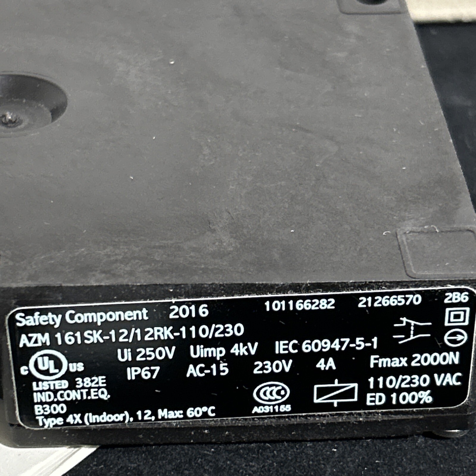 NIB SCHMERSAL Safety Interlock Switch AZM 161SK-12/12RK-110/230 + Warranty