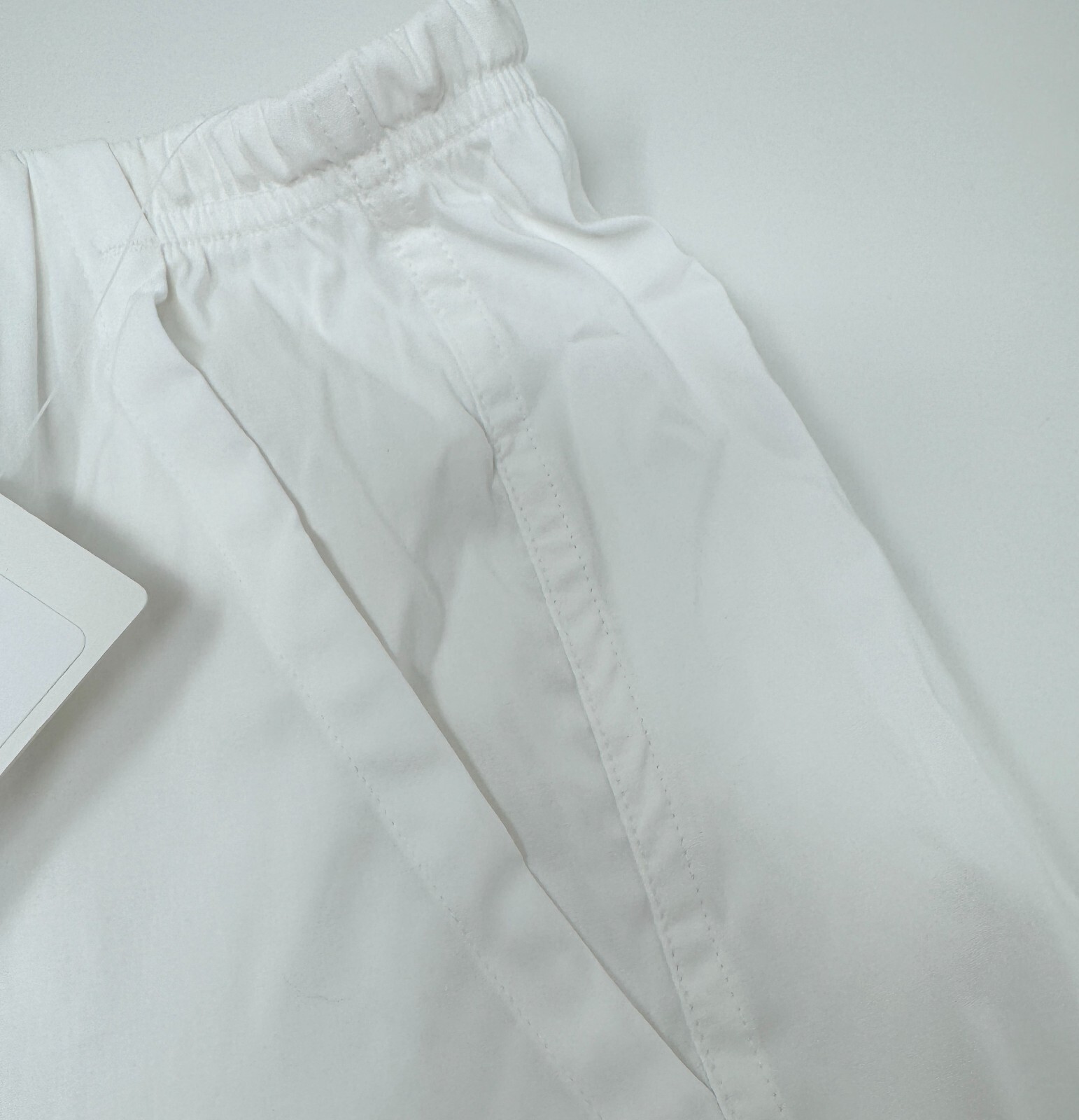Lululemon Size M Cotton-Blend Poplin High-Rise Short 4", WHITE