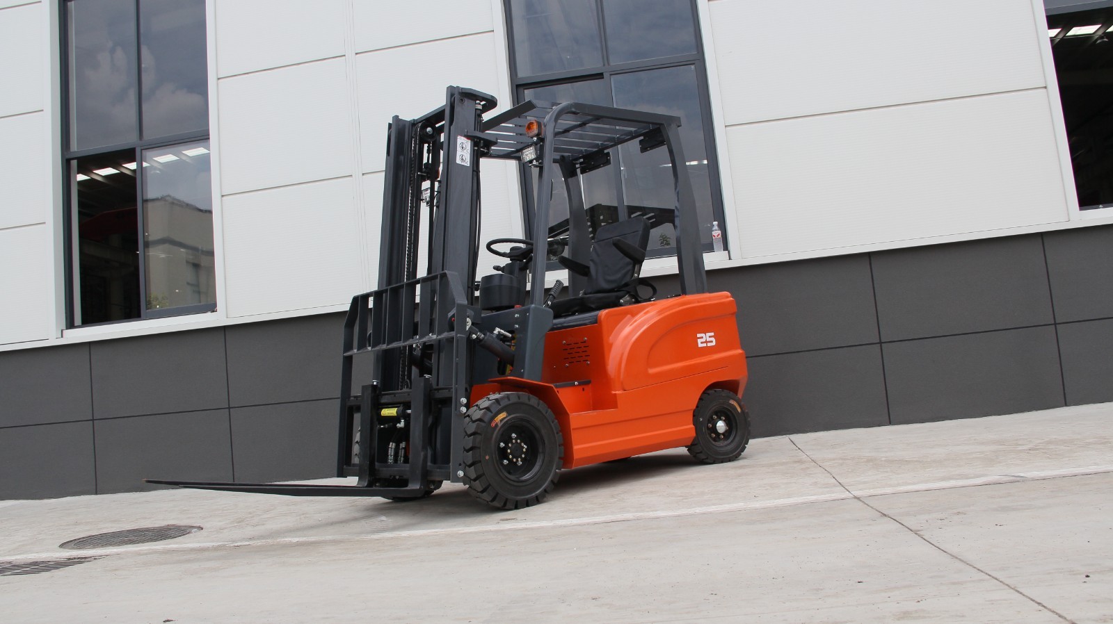 2.5Ton 5500lbs Electric Forklift W/60V 70Ah Charger Lead-acid battery Solid Tire