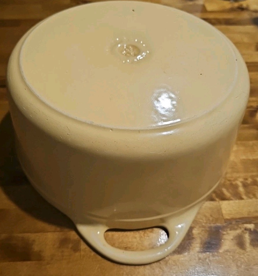 Vintage Cousances 22 Dutch Oven Beige 3.5 Quart Made in France Le Creuset