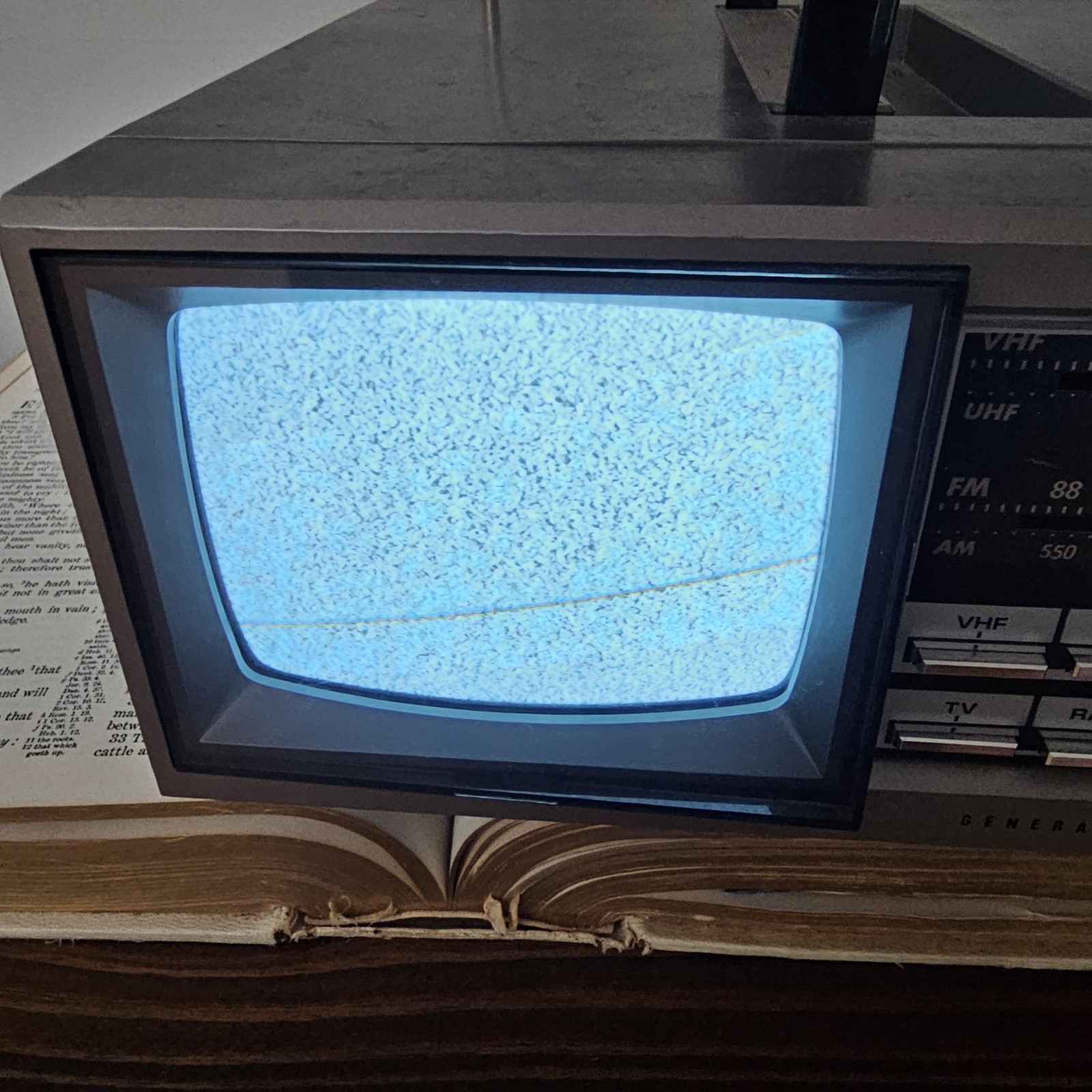 Spacemaker Kitchen Companion GE TV/Radio 5” B&W FM/AM 7-7150 Original Box Clean