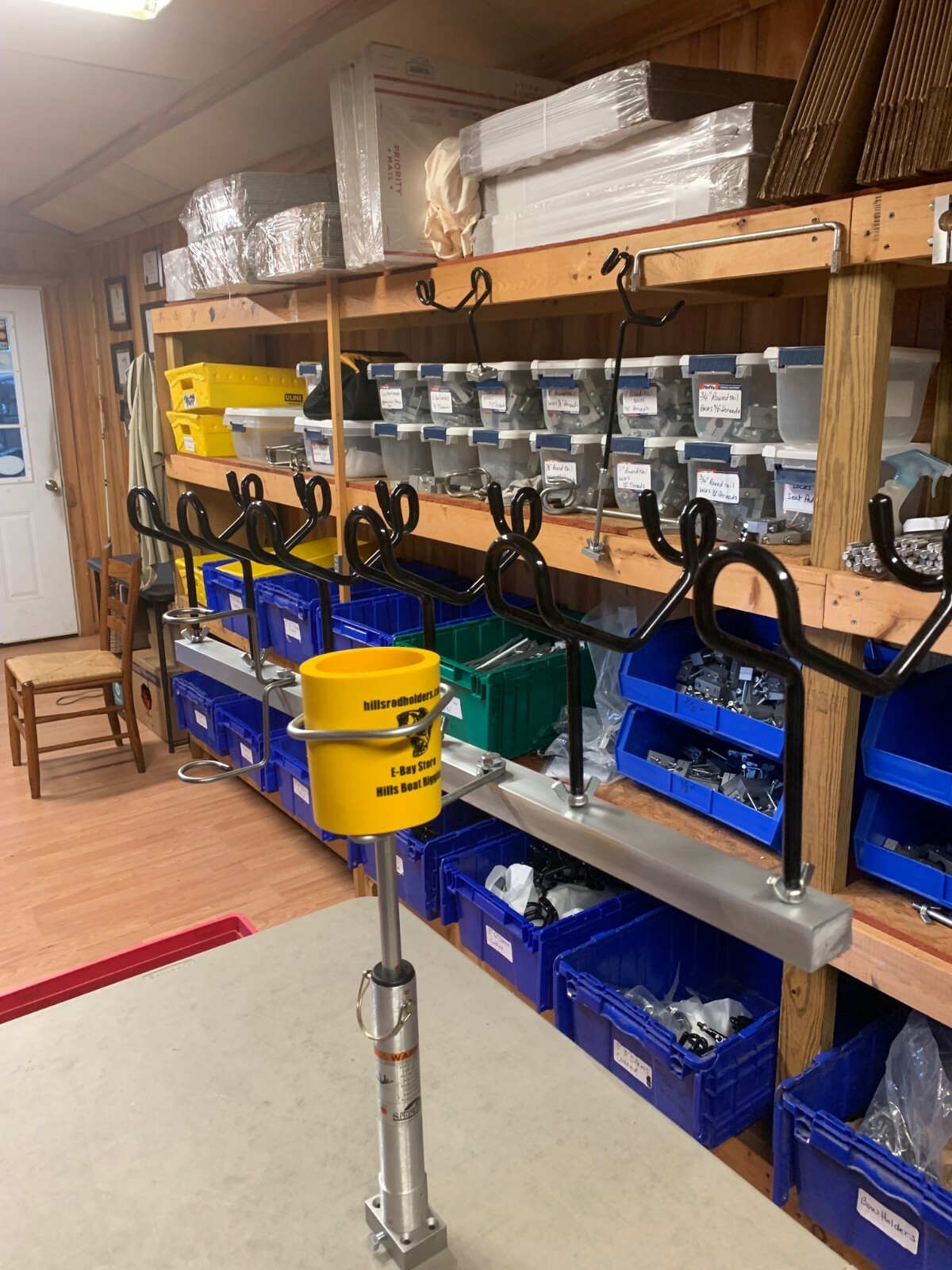 36" T-bar with seat pedestal post and heavy duty base & 6 holders 20 inches Tall