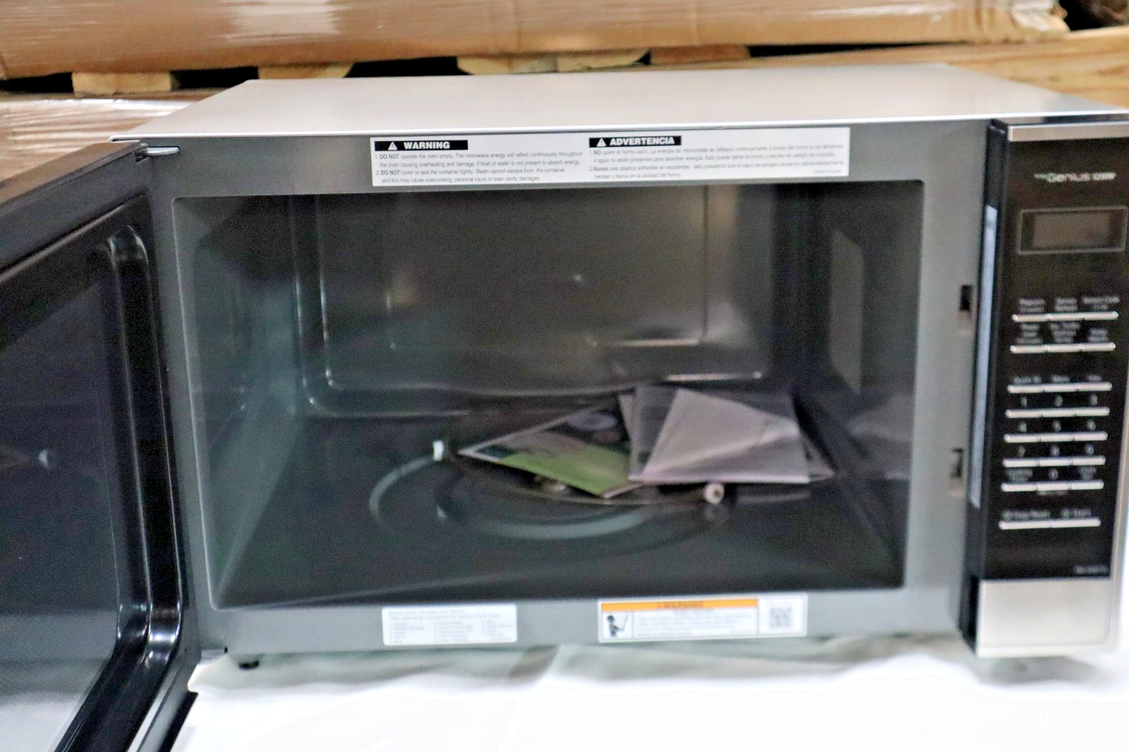 Panasonic ''2.2 cu ft'' Microwave Oven With Inverter Technology (NN-SN975S)