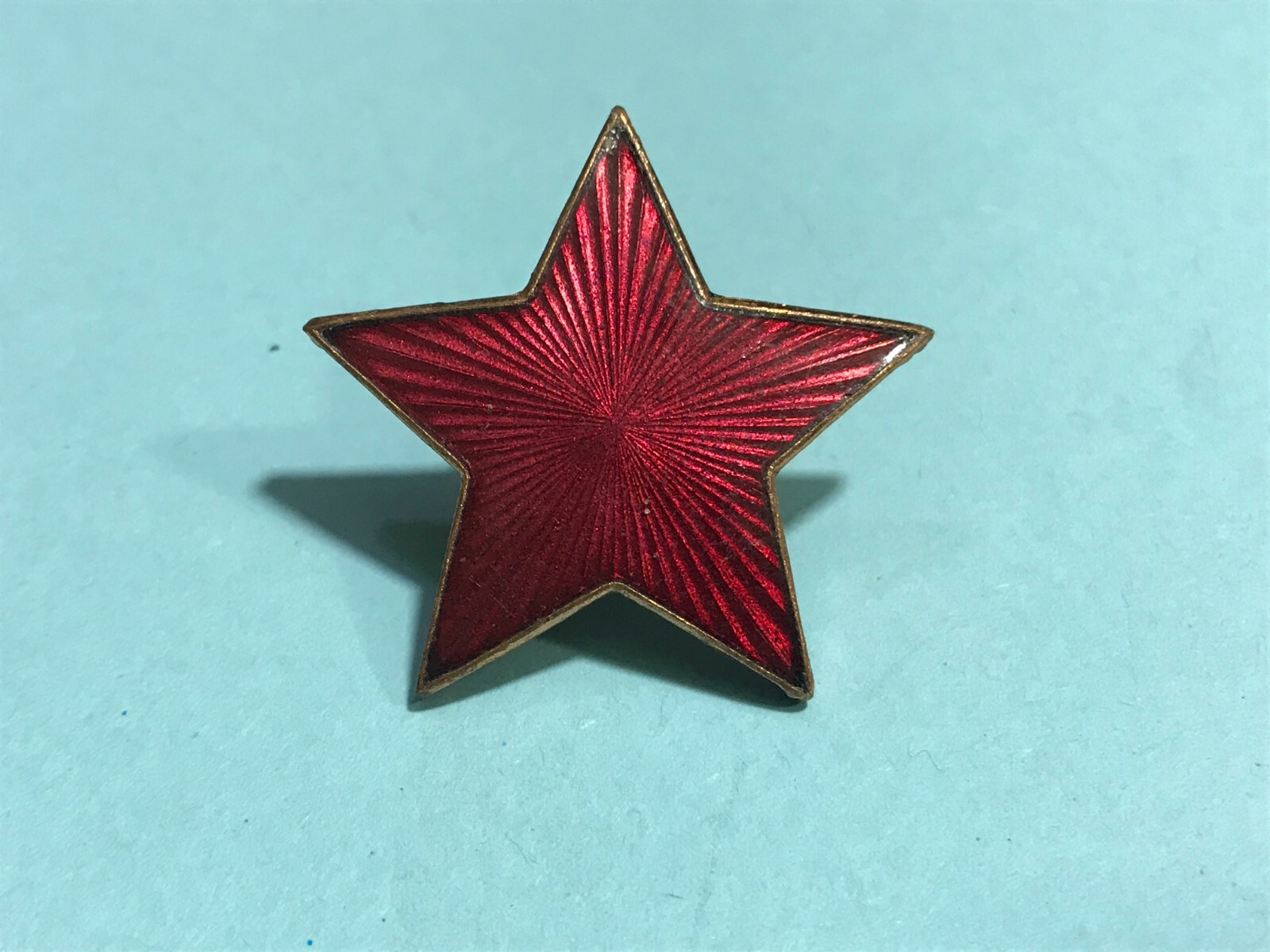 ALBANIAN COMMUNIST RED STAR  MILITARY HAT PIN