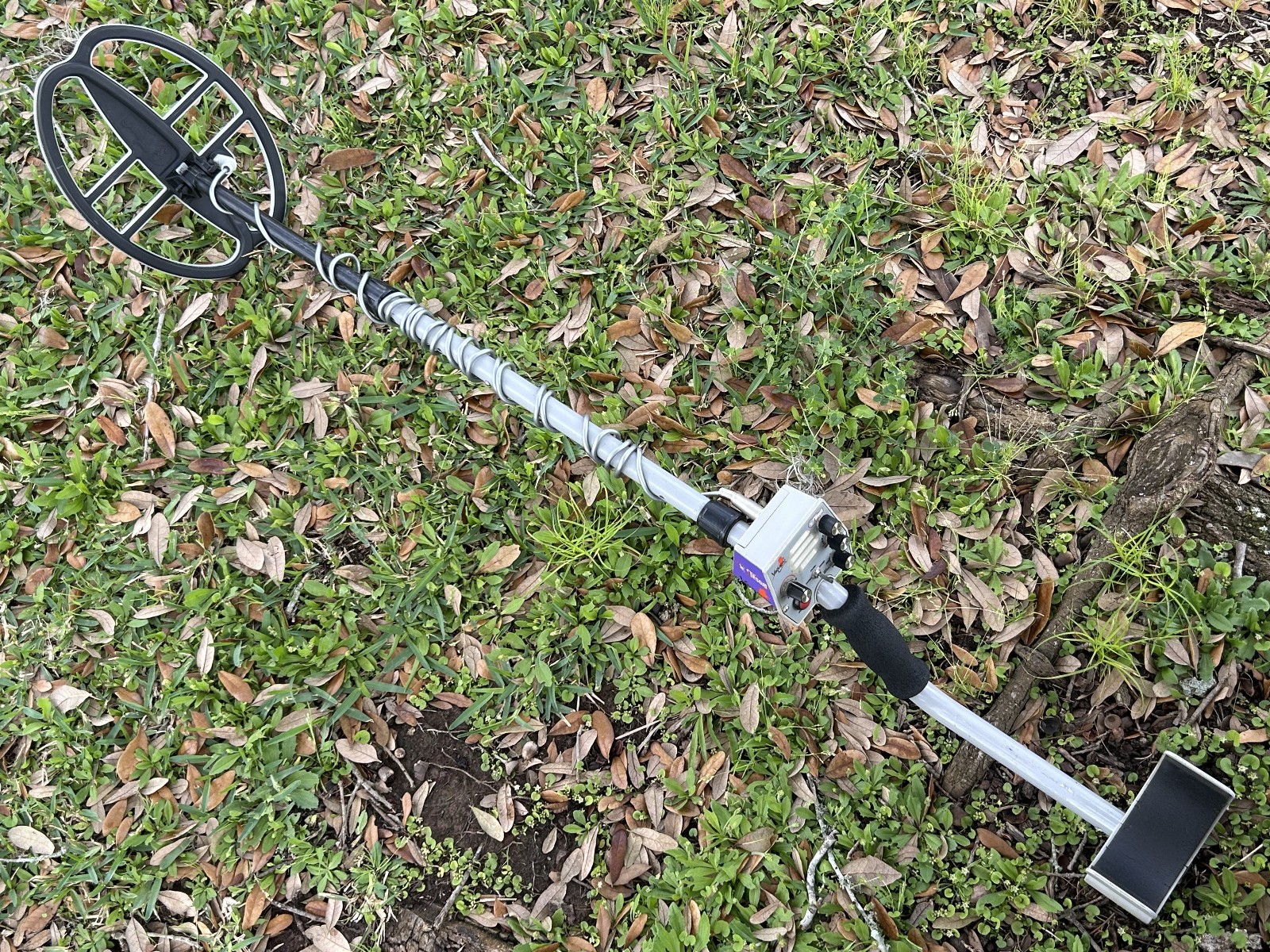 Tesoro VAQUERO Metal Detector w/ 11x8" Coil, Cover, New Battery, Manual - Nice!