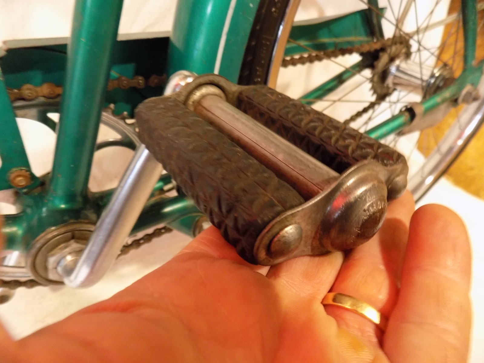 1957 SCHWINN SPEEDSTER MENS AMERICAN 24 BIKE GREEN TYPHOON JAGUAR TIGER CORVETTE