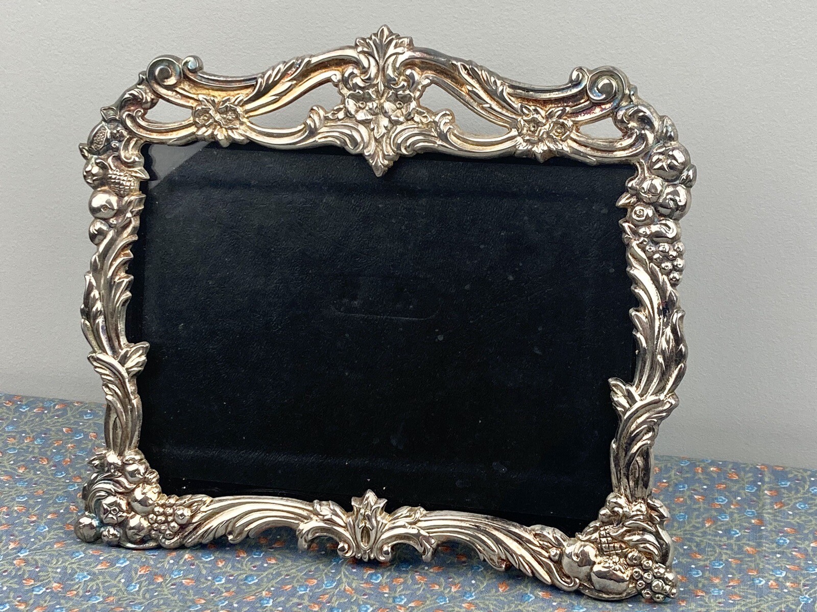 Antique Vintage Fruit Flower Art Nouveau Reed & Barton Silver Plated Photo Frame