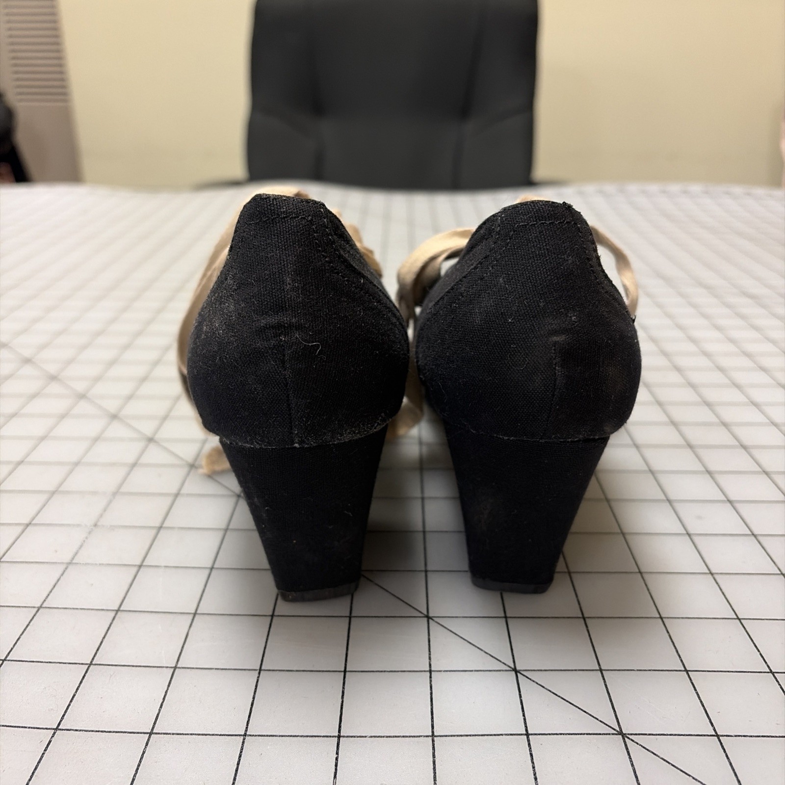 'Costume' style Women's Colonial era Shoes with tan tape ribbon, SZ 11 (W)