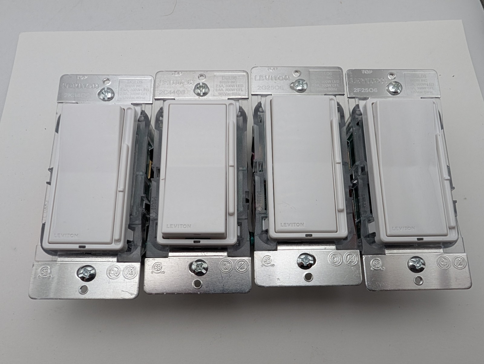 4x LEVITON DSL06-1TW Decora Rocker Dimmer Slide Bar White Light Scuff/Scratch