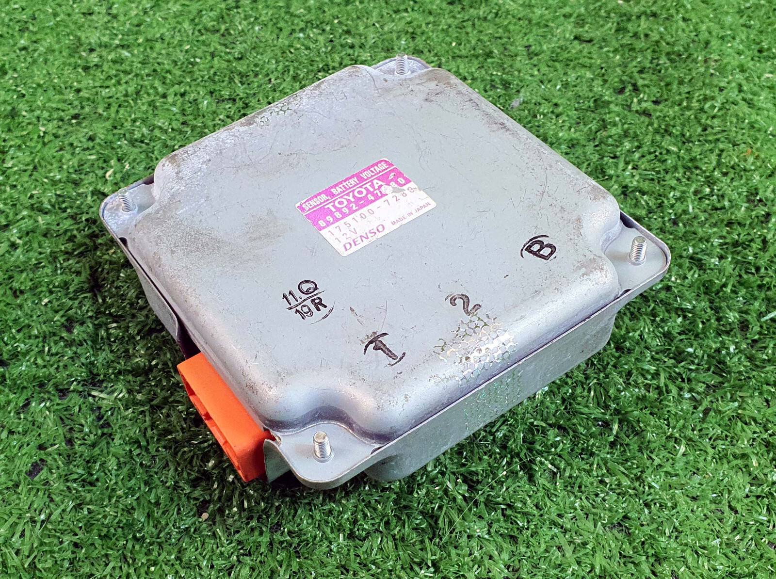 Toyota Prius Hybrid 2011-2015 Bettery Voltage Sensor Control module 89892-47080