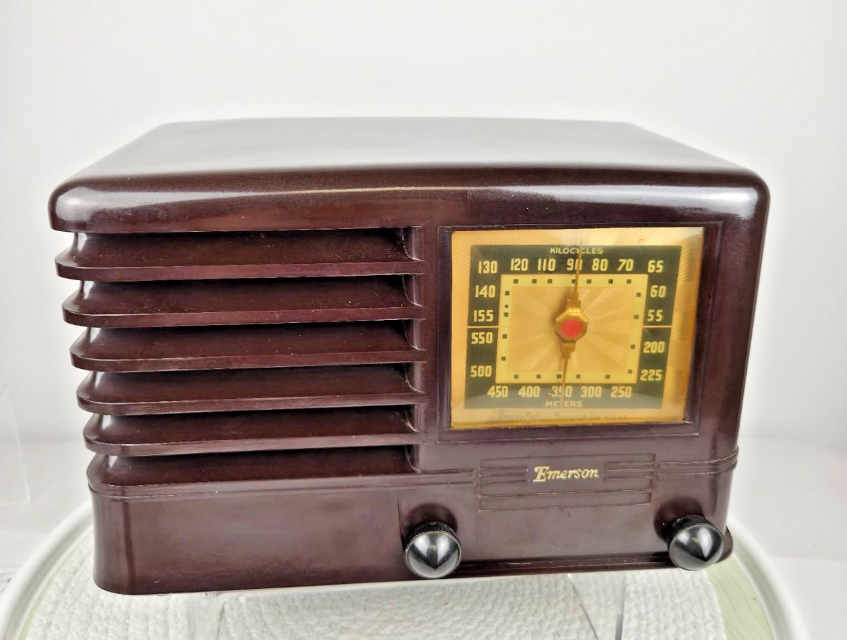 Vintage Emerson Model 330 Bakelite Tube Radio 1939 Art Deco AM Untested