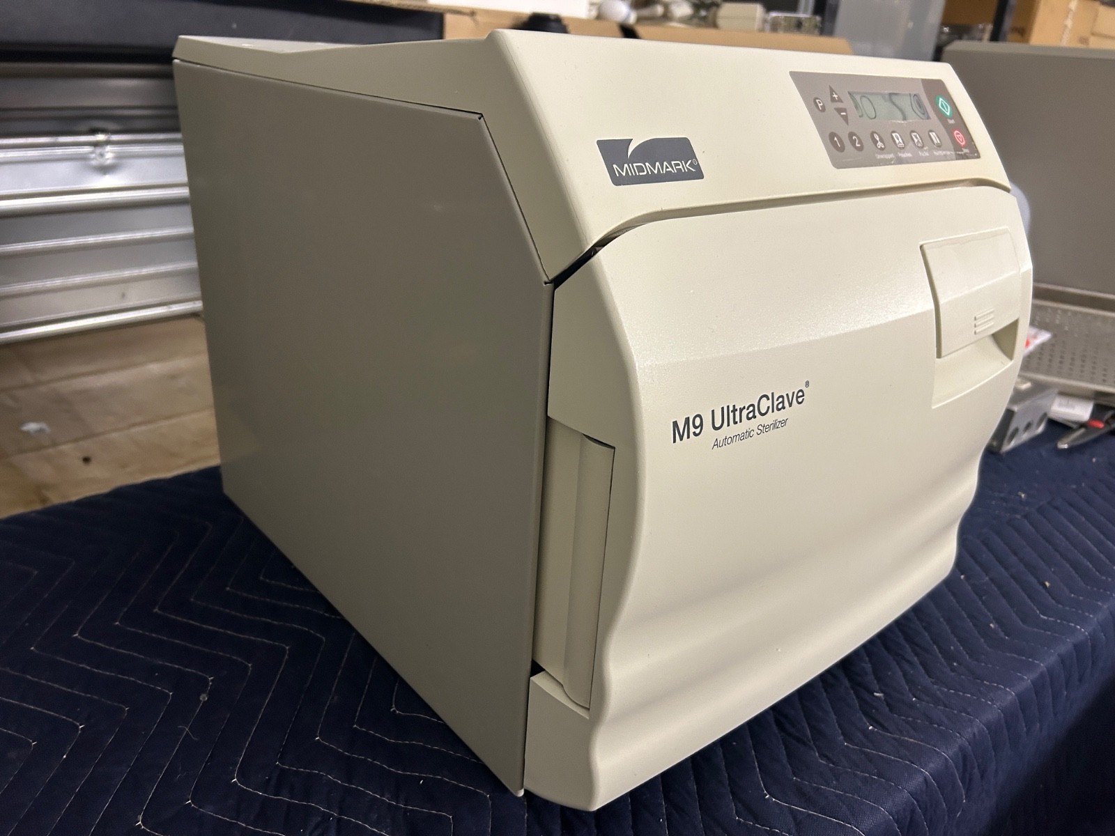 Midmark Ritter M9 UltraClave Automatic Sterilizer with 1 tray & rack 1821 cycles