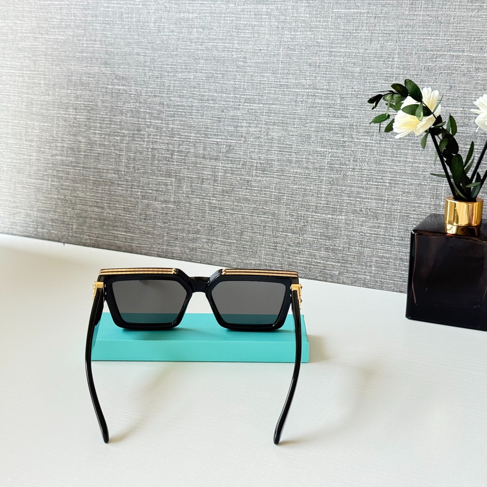 Louis Vuitton Z1165 1.1 Millionaires Sunglasses Black Square Gold LV