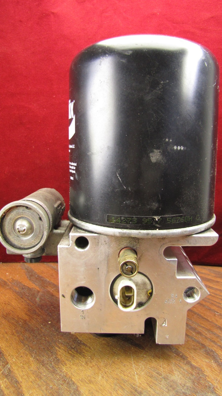 Bendix AD-IS Air Dryer Assembly - 1427395 7 5676BH - Truck Air Brake System