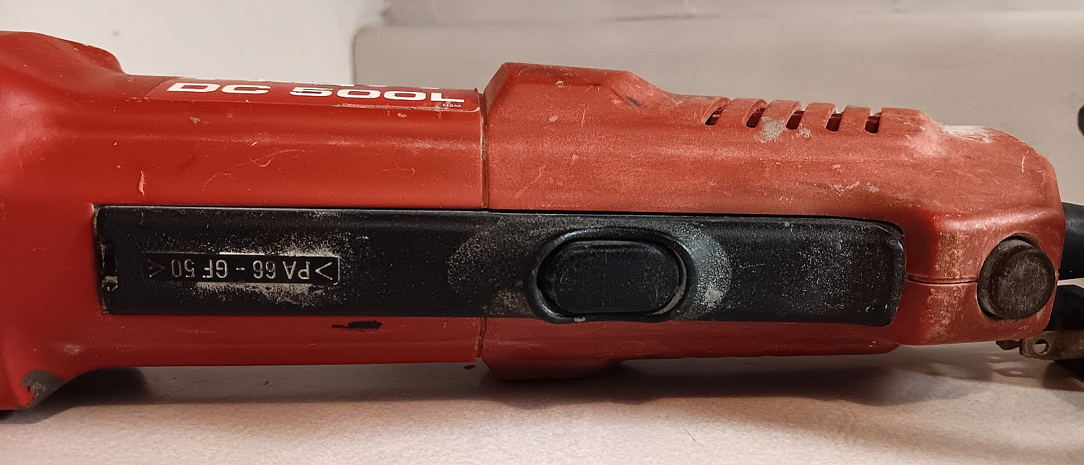 HILTI DC 500L ANGLE GRINDER 11000 RPM 5IN 115V-AC 12.7A 60HZ W/ DUST EXTRACTOR