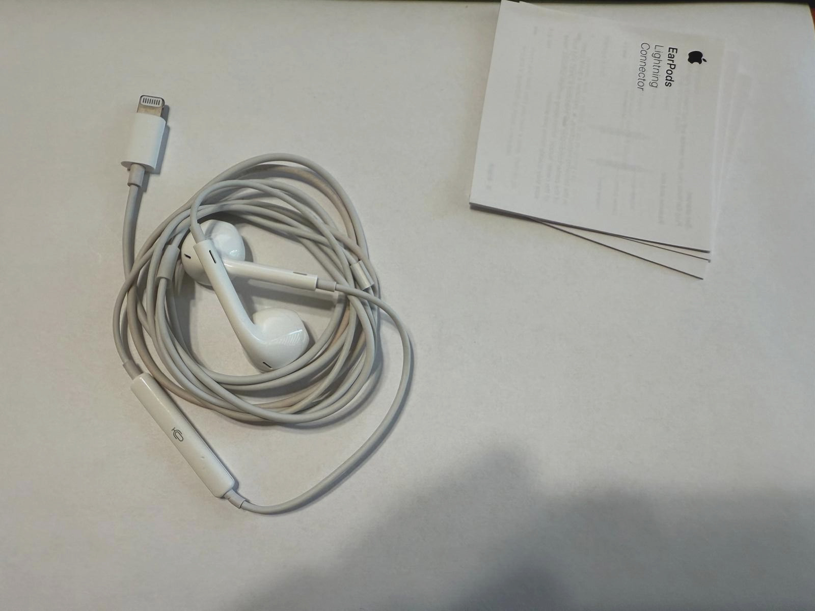 Apple EarPods Lightning Connector In Ear Canal A1748 MWTY3AM/A - 100% FUNCTIONAL