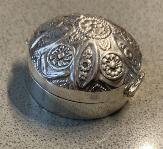 Vintage 925 sterling repousse domed small box for gifts, notes, pills, etc