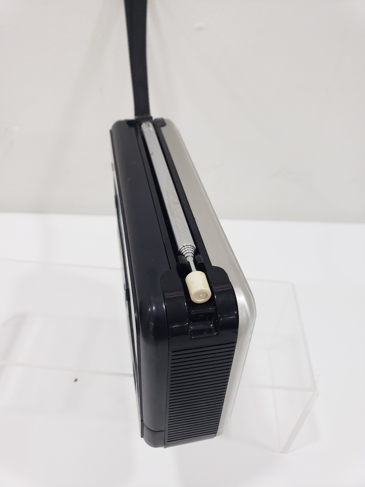 Vintage Sony radio TFM6100W NOT tested with original box Am/Fm