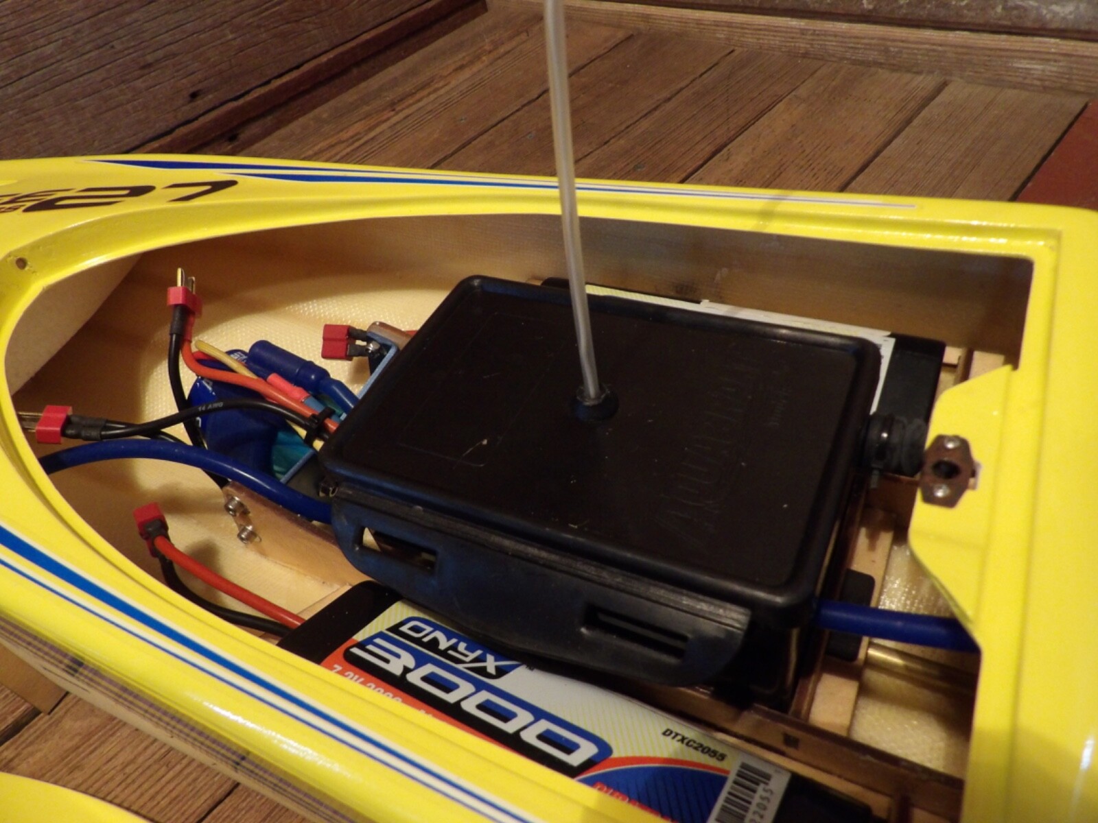 AQUACRAFT SUPERVEE 27 INSANE ELECTRIC BRUSHLESS SPEED BOAT IN BOX W/Charger