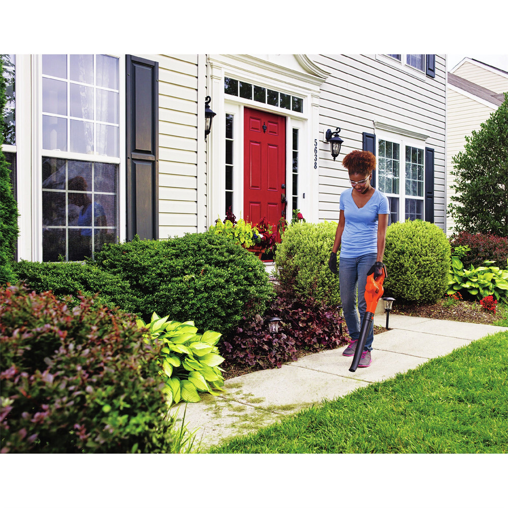 Black & Decker 20V MAX Li-Ion Sweeper Kit (1.5 Ah) LSW221 New