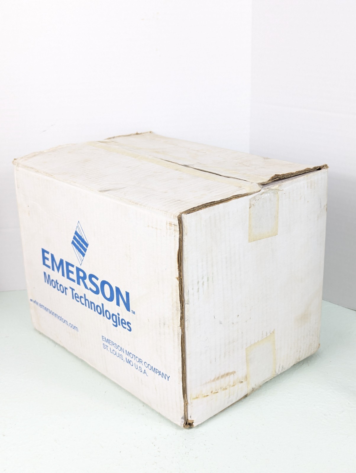Emerson 8200 Belt Drive Motor 60HZ, 1/2HP, 1725RPM, 8.7AMP, Reversable, Open Box
