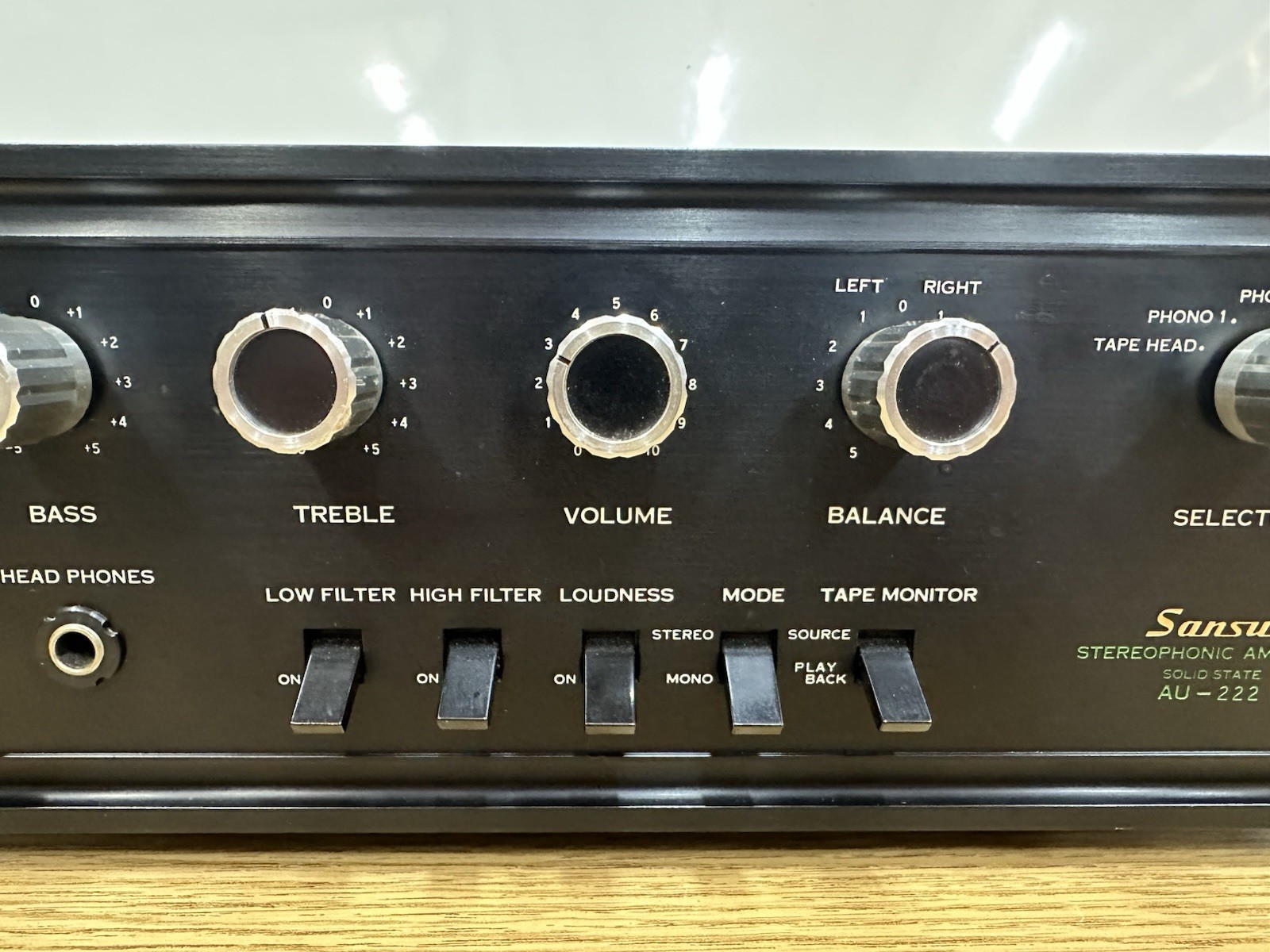 Nice Sansui AU-222 Integrated Stereo Amplifier Turns On, UNTESTED. *Read