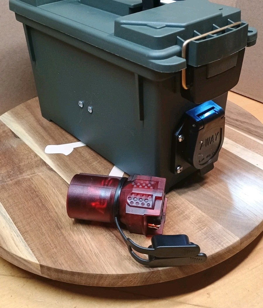 7RV/4&5 Flat Trailer Light Tester Box Powered By DeWalt 20V Drill Battery