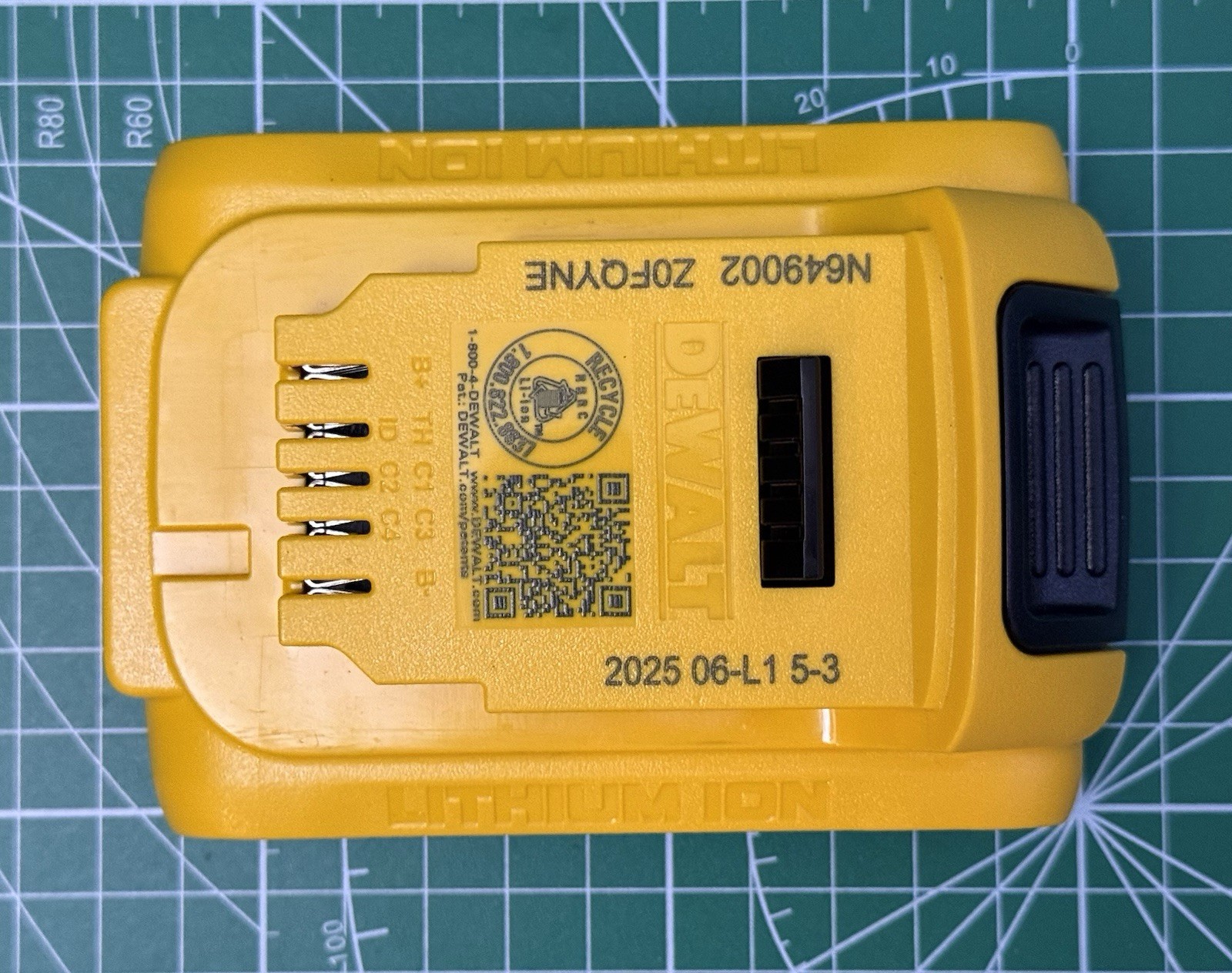 DEWALT-20V Pruner Shear KIT w/Battery, Charger & FREE TOOL BAG #DCPR320D1