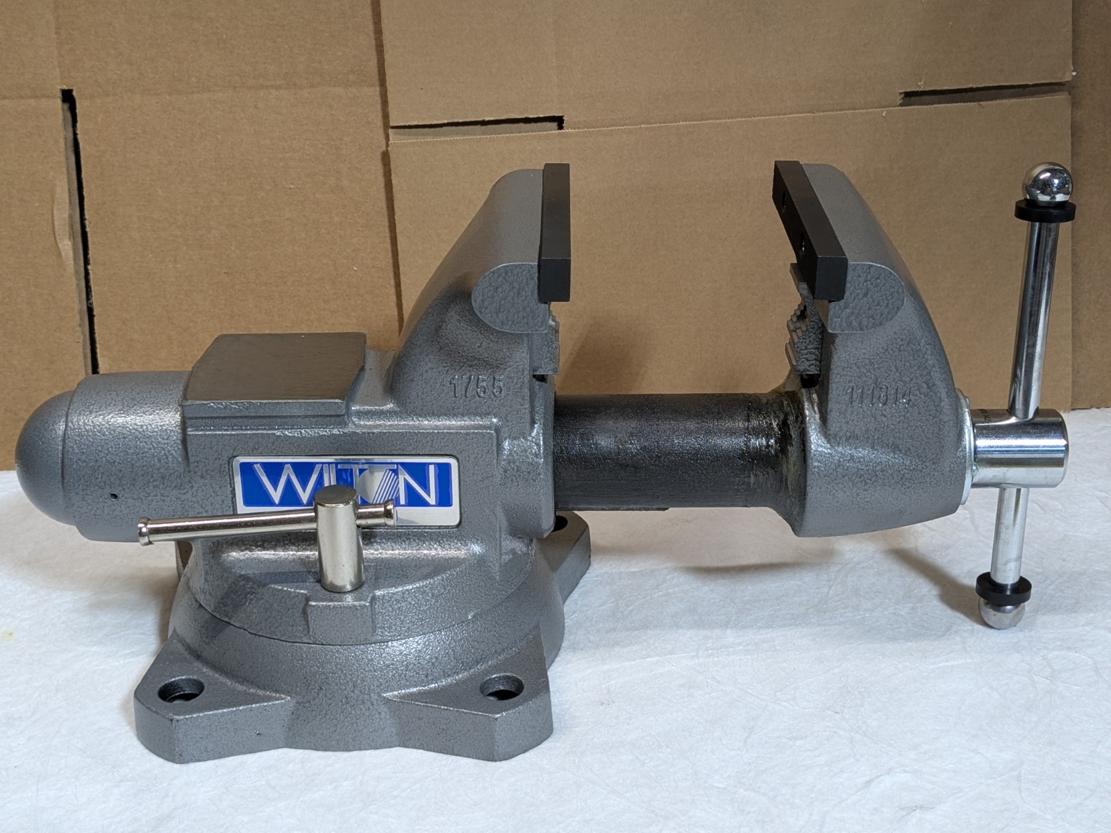 Wilton Tradesman Bench Vise w/ Swivel Base 5-1/2" Jaw Width 5" Opening Capacity
