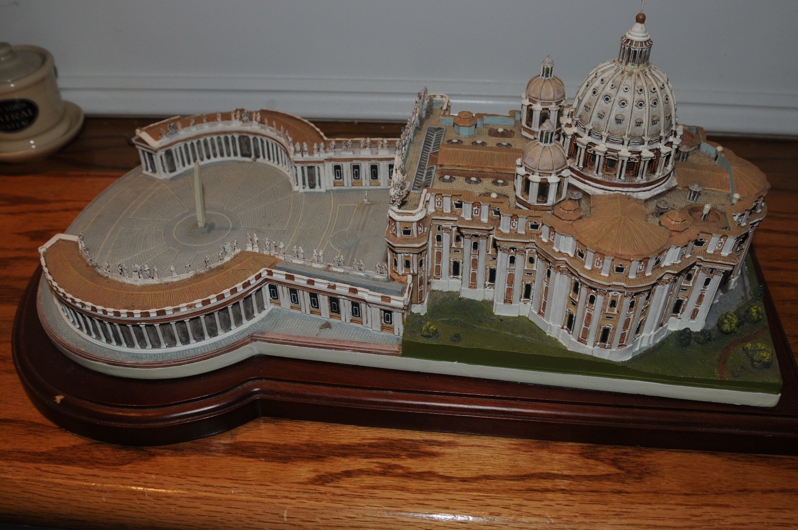 The Vatican St. Peters Basilica Model with Wood Base Religion Christianity *****