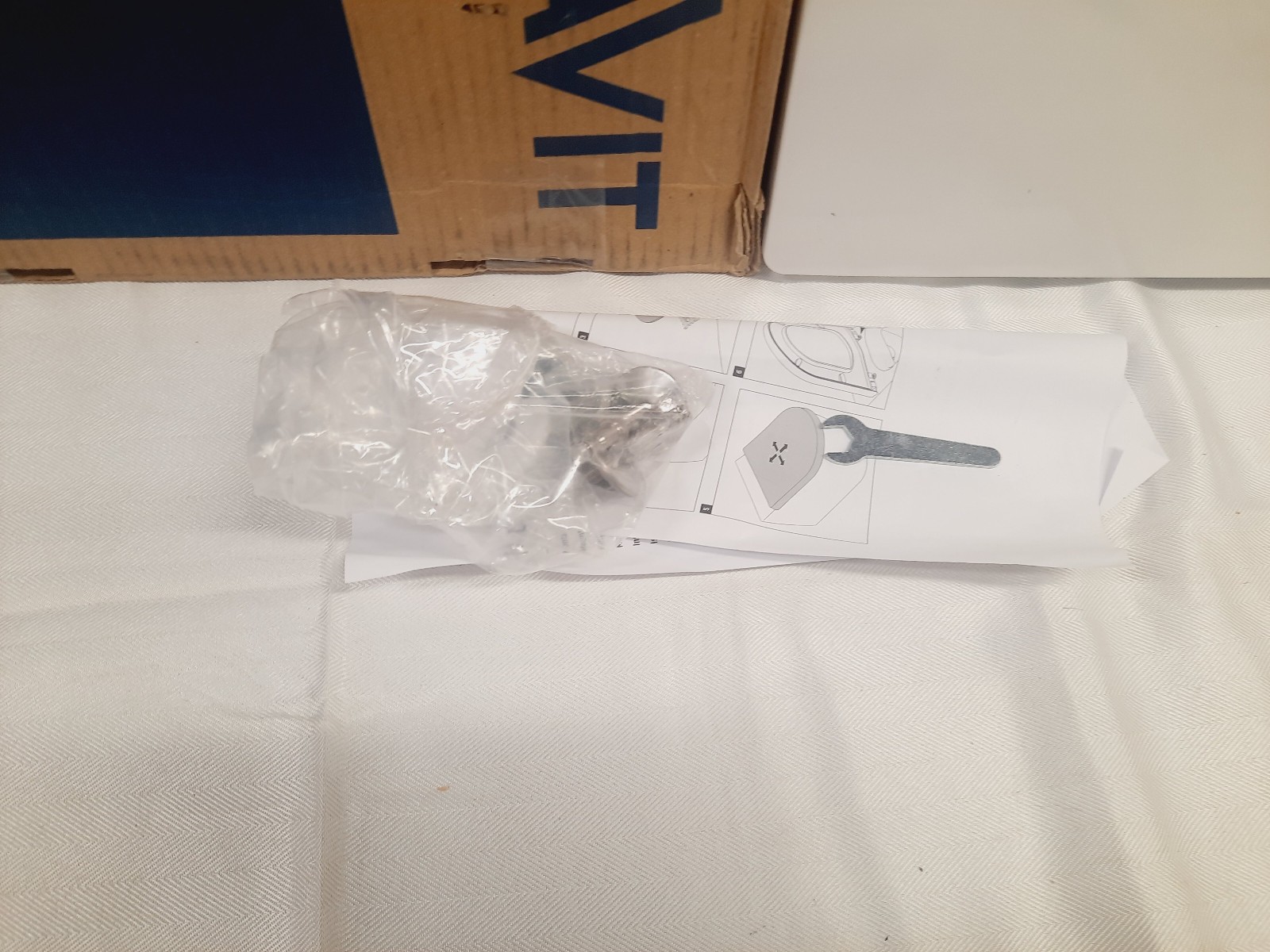 Duravit 0020290000 DuraStyle Elongated Closed-Front Toilet Seat ~ White ~ NEW