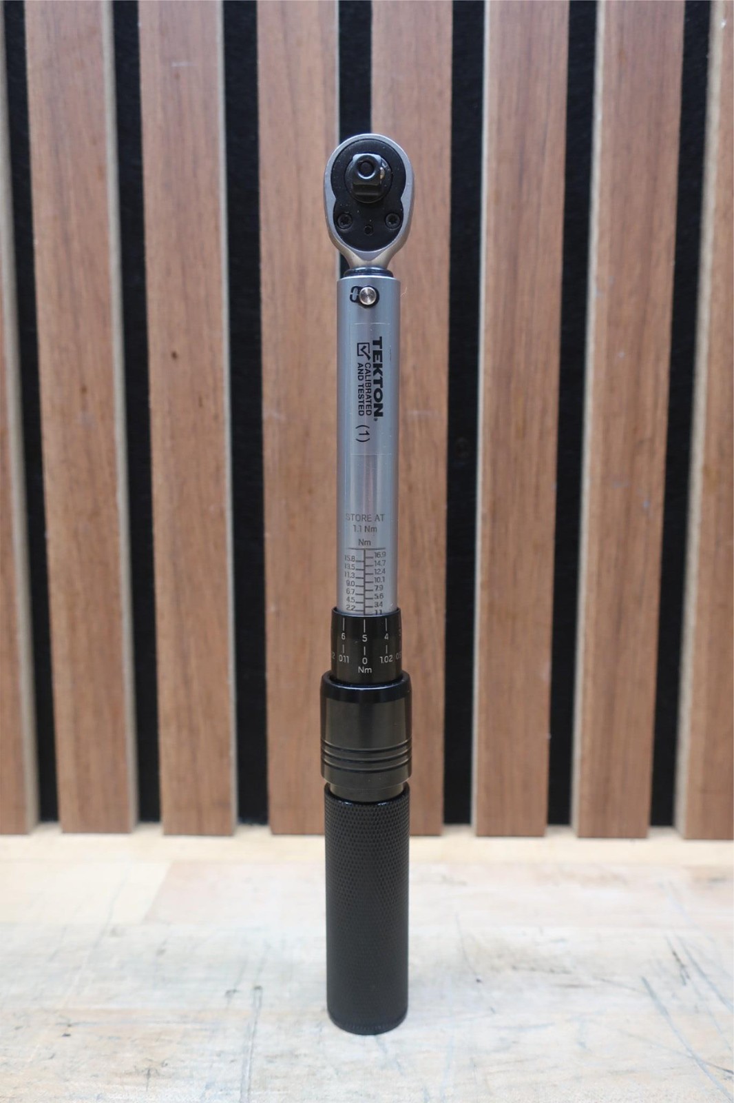 TEKTON TRQ-21101 | 1/4 Inch Drive Dual-Direction Micrometer Torque 10-150 in-lb