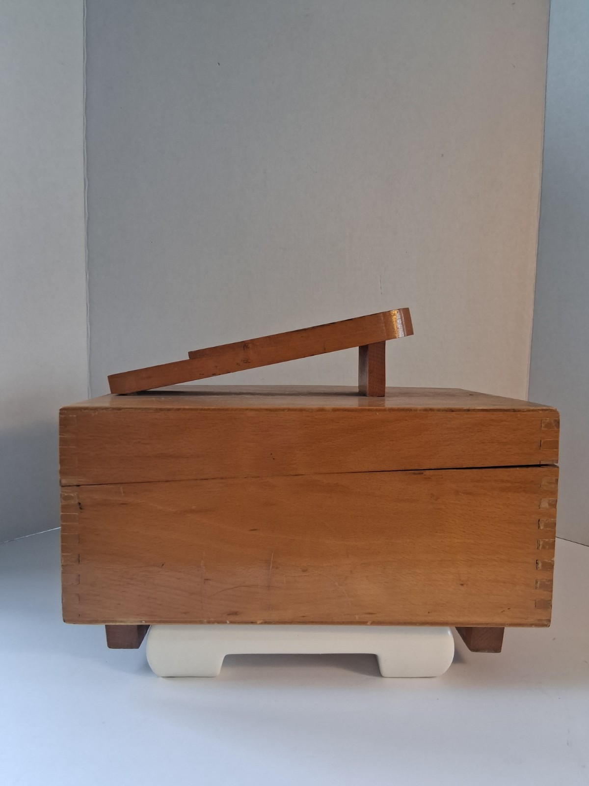 Vtg 1960's Shoe Shine Valet; Brush Kit Includ.; Dove Tail Wood Detail; EUC/Mint!