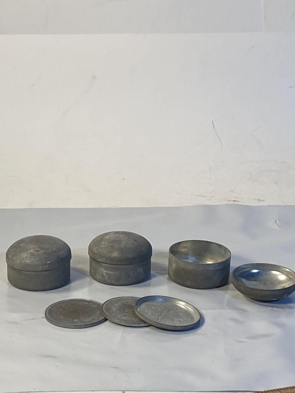 Magic Mysto Dancing Devil Magician - 30mm 2 Tokens 1 Hollow Shell 3 Tins W/Lids