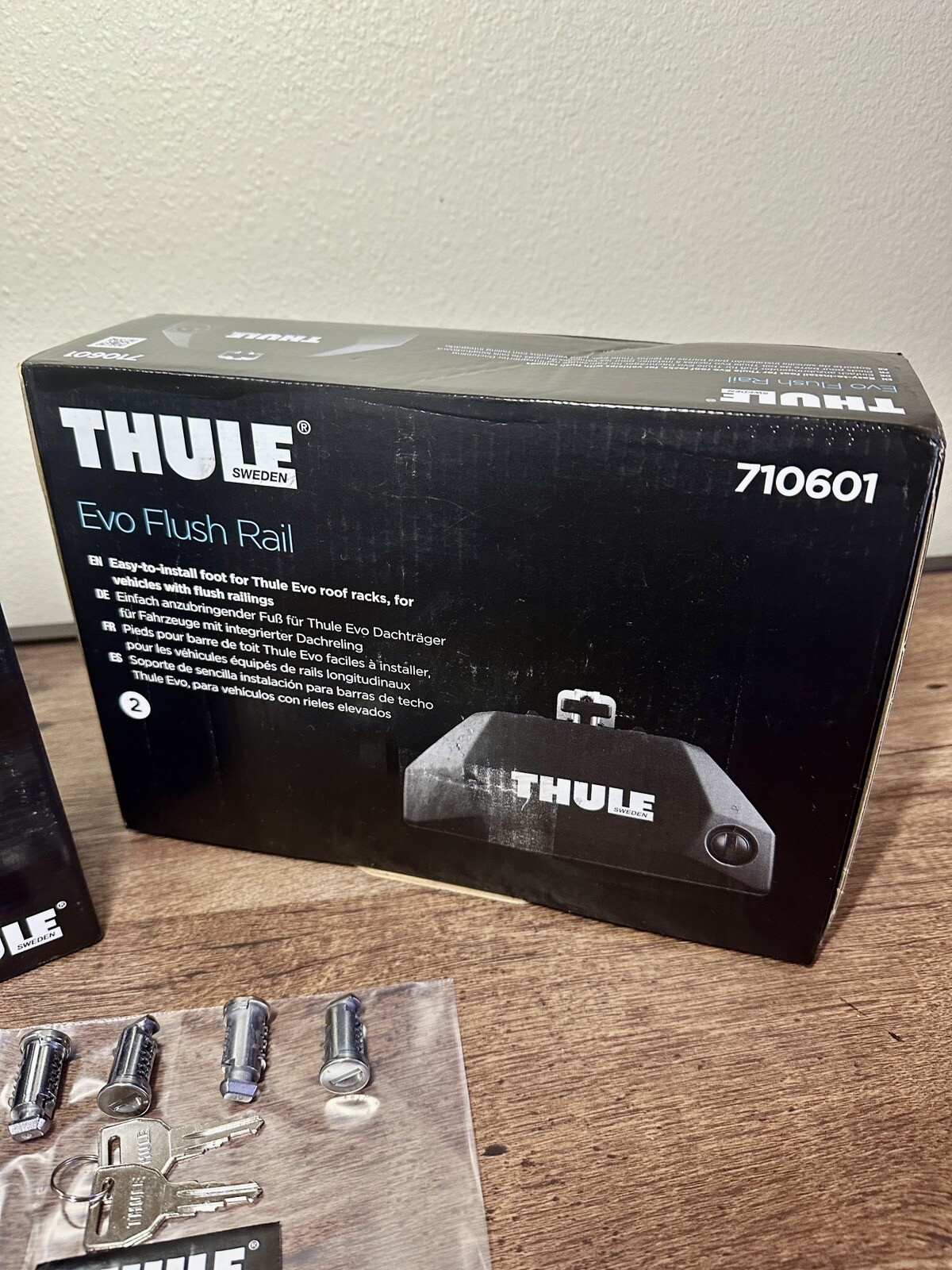 Thule BUNDLE: Evo Flush Rail Foot Pack + Thule Kit 186007 + Thule Lock/Key Set
