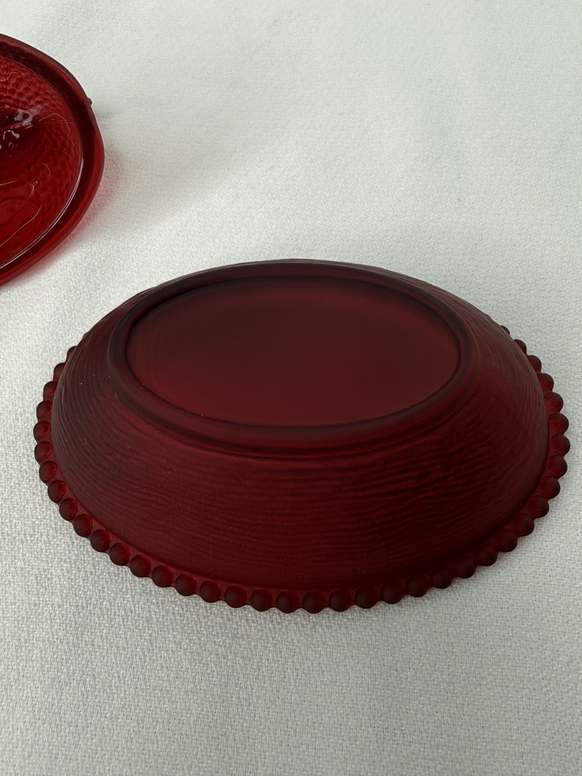 New Production Indiana Style Hen On Nest Glass Chicken Dish Satin Dark Red