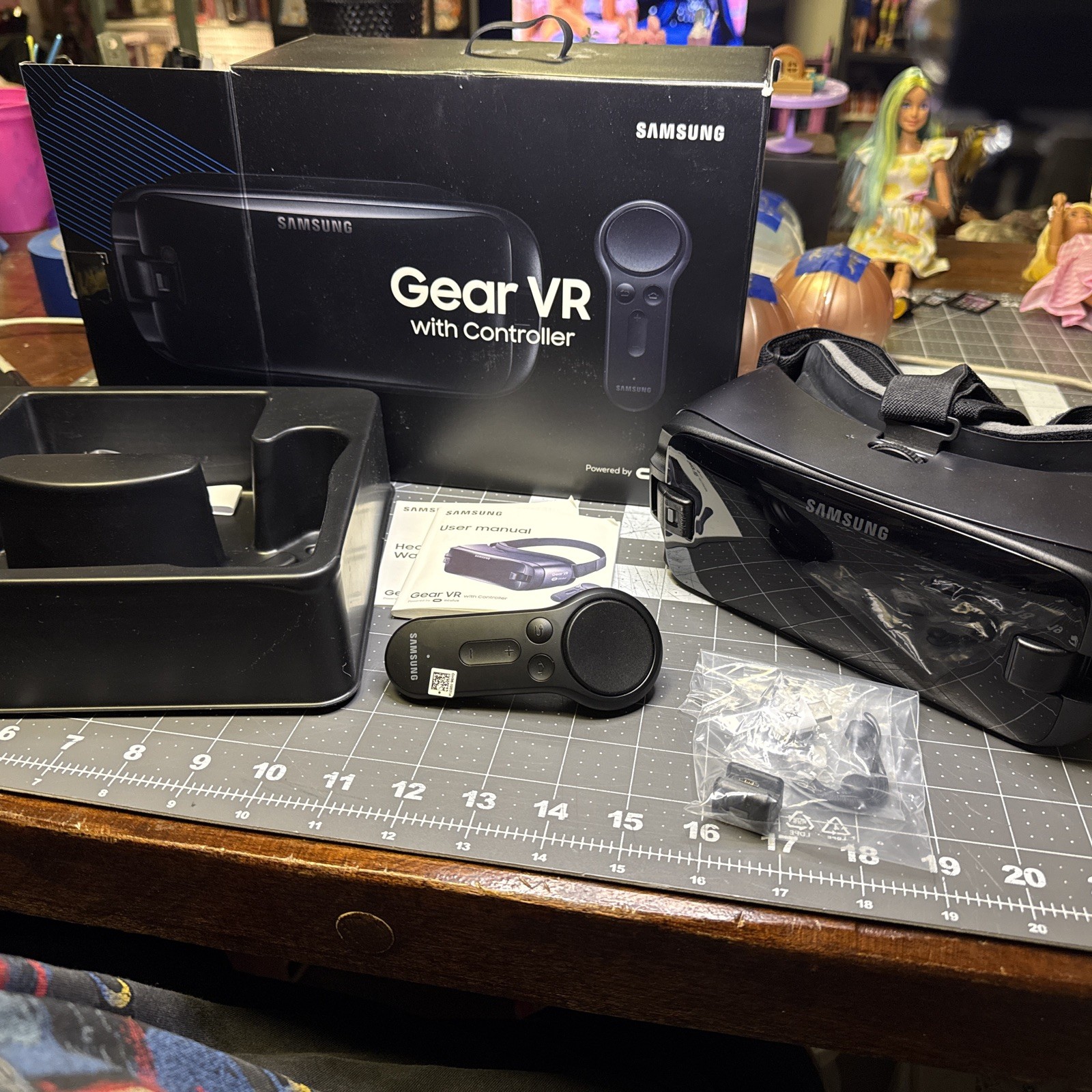 Samsung Gear VR Oculus with Controller SM-R324NZAAXAR Virtual Reality