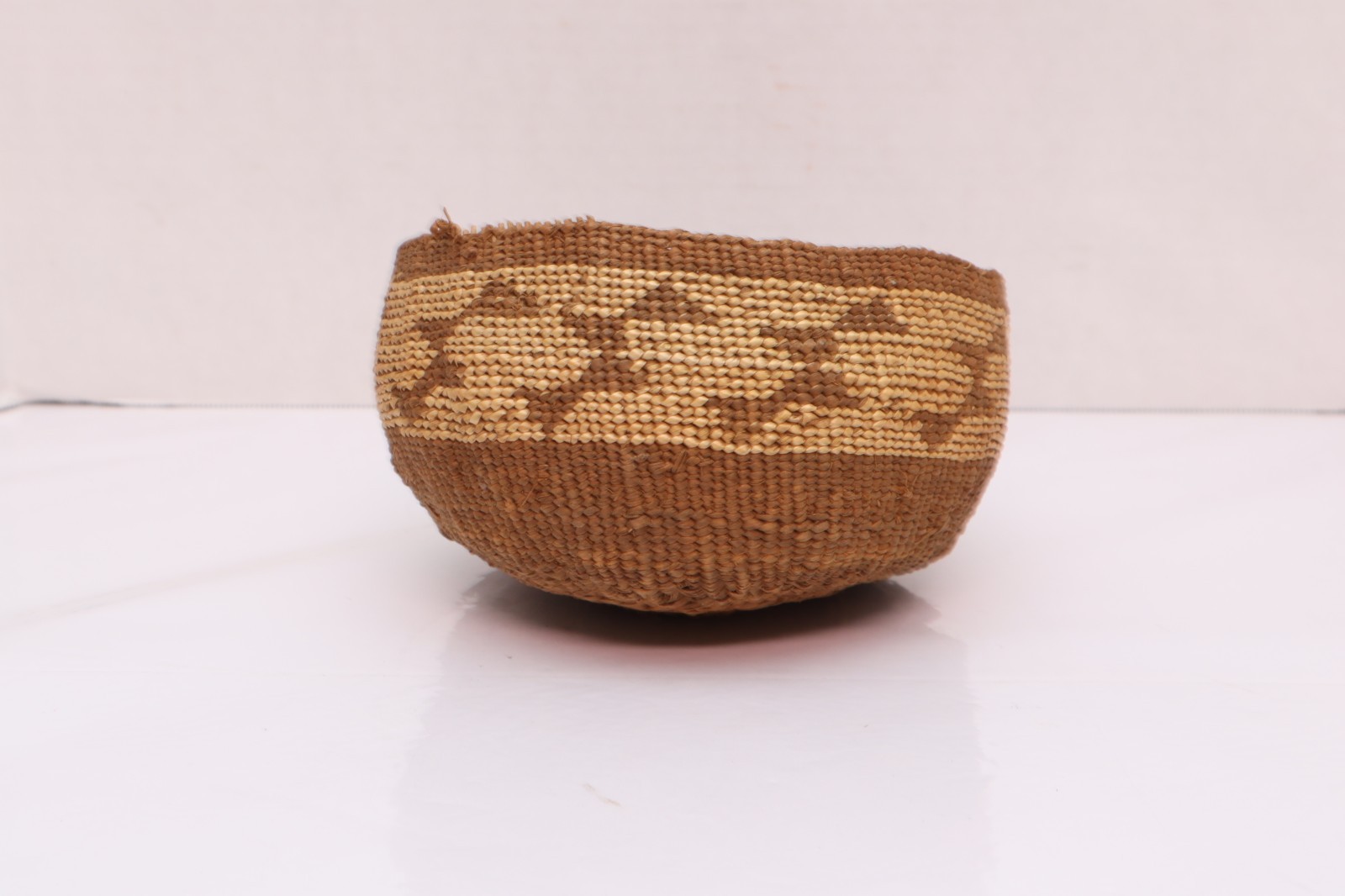 ATQ Hupa / Yurok / Karuk Woven Basket 7.5" Northern California Native American