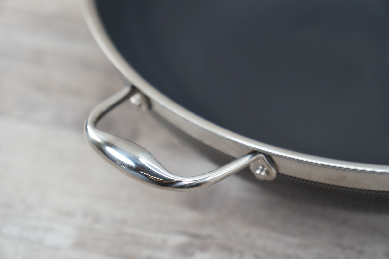 HexClad Hybrid Nonstick 14" Frying Pan, Stainless Steel Lid - Used #8730