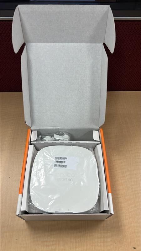 Aruba Instant On AP22 (US) AccessPoint with 12V Power Supply (R6M49A) - Open Box