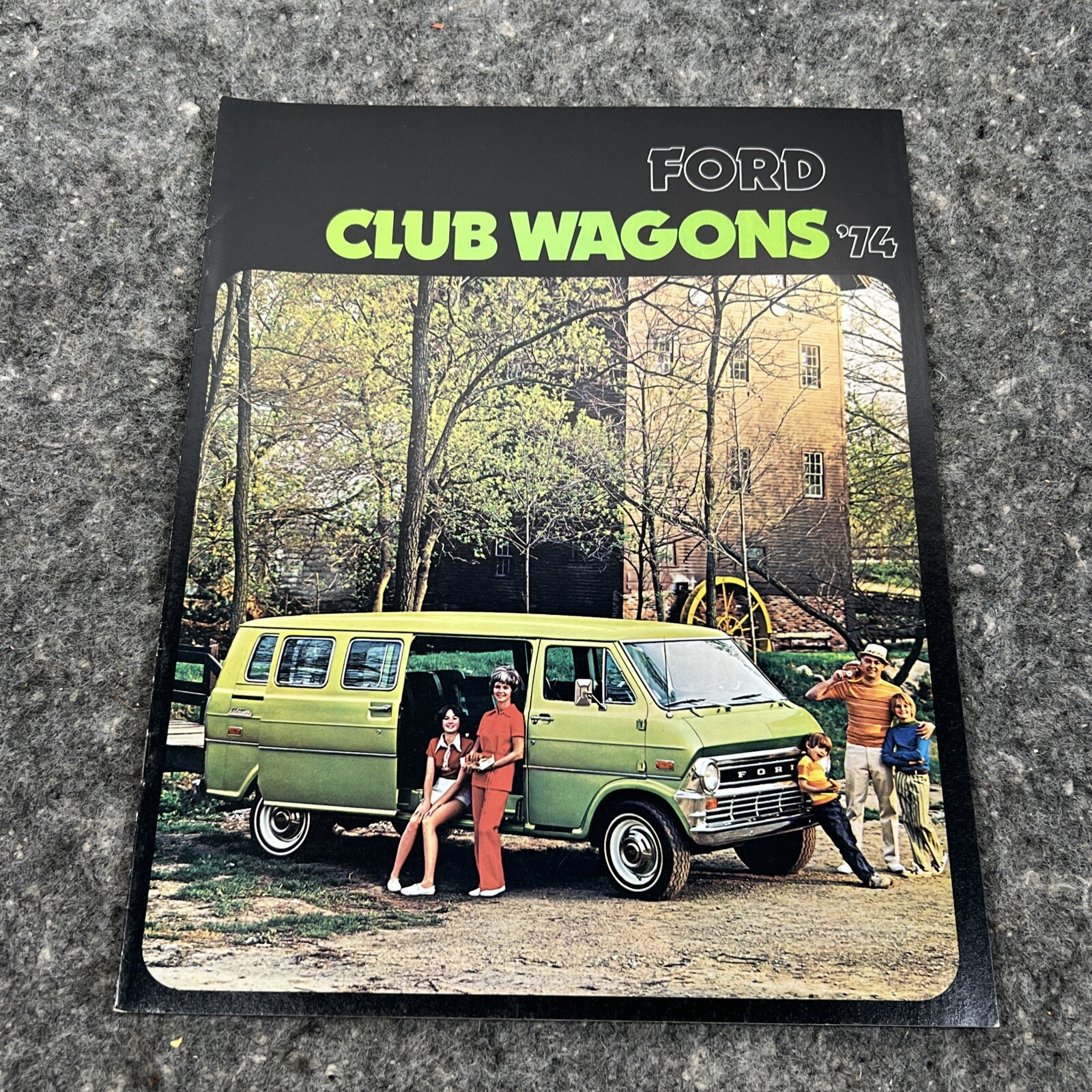 Original 1974 FORD CLUB WAGONS DEALER SALES BROCHURE BOOKLET-8 PAGES
