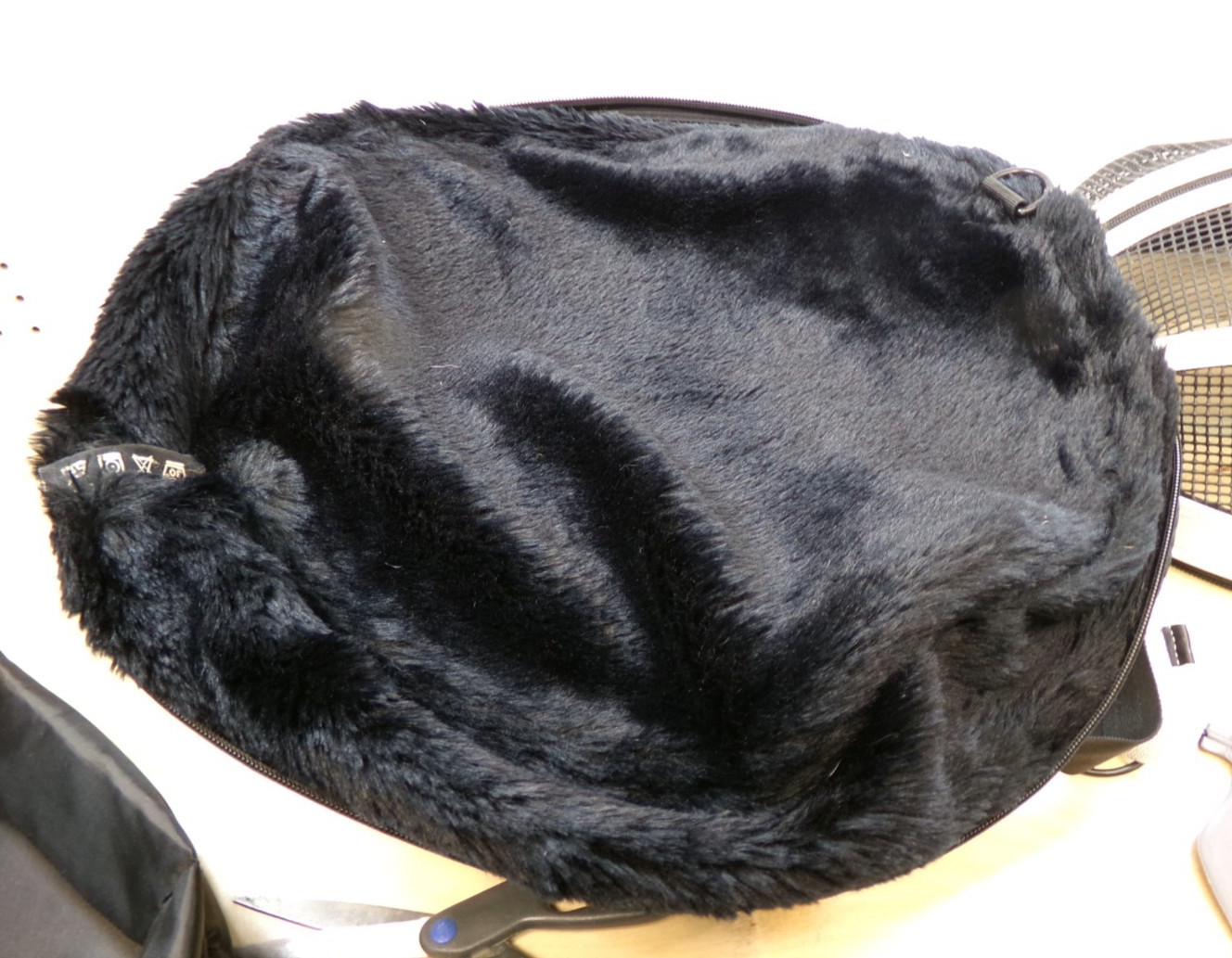 Sleepy Pod Mobile Pet Carrier Bed White Shoulder Strap Pets Up to 15 lb READ