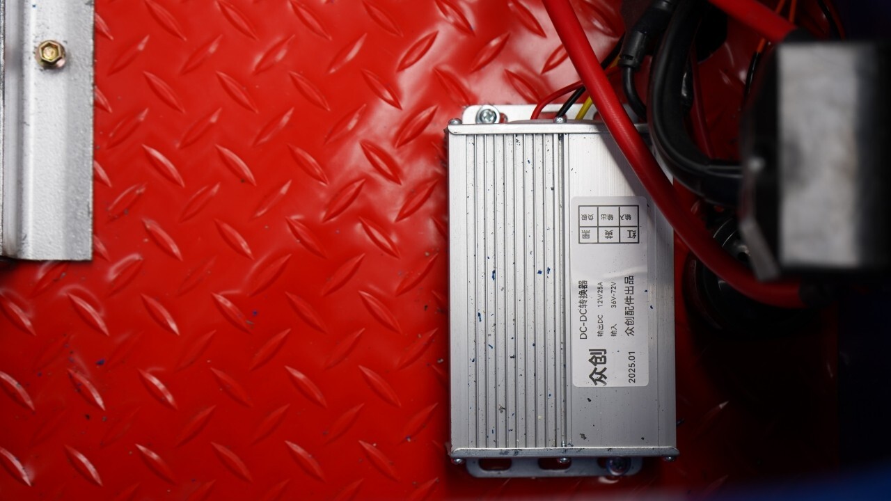 New 1.5 Ton Rated Capacity TYPHON Electric Forklift Lifter w Side Shift, 3 Stage